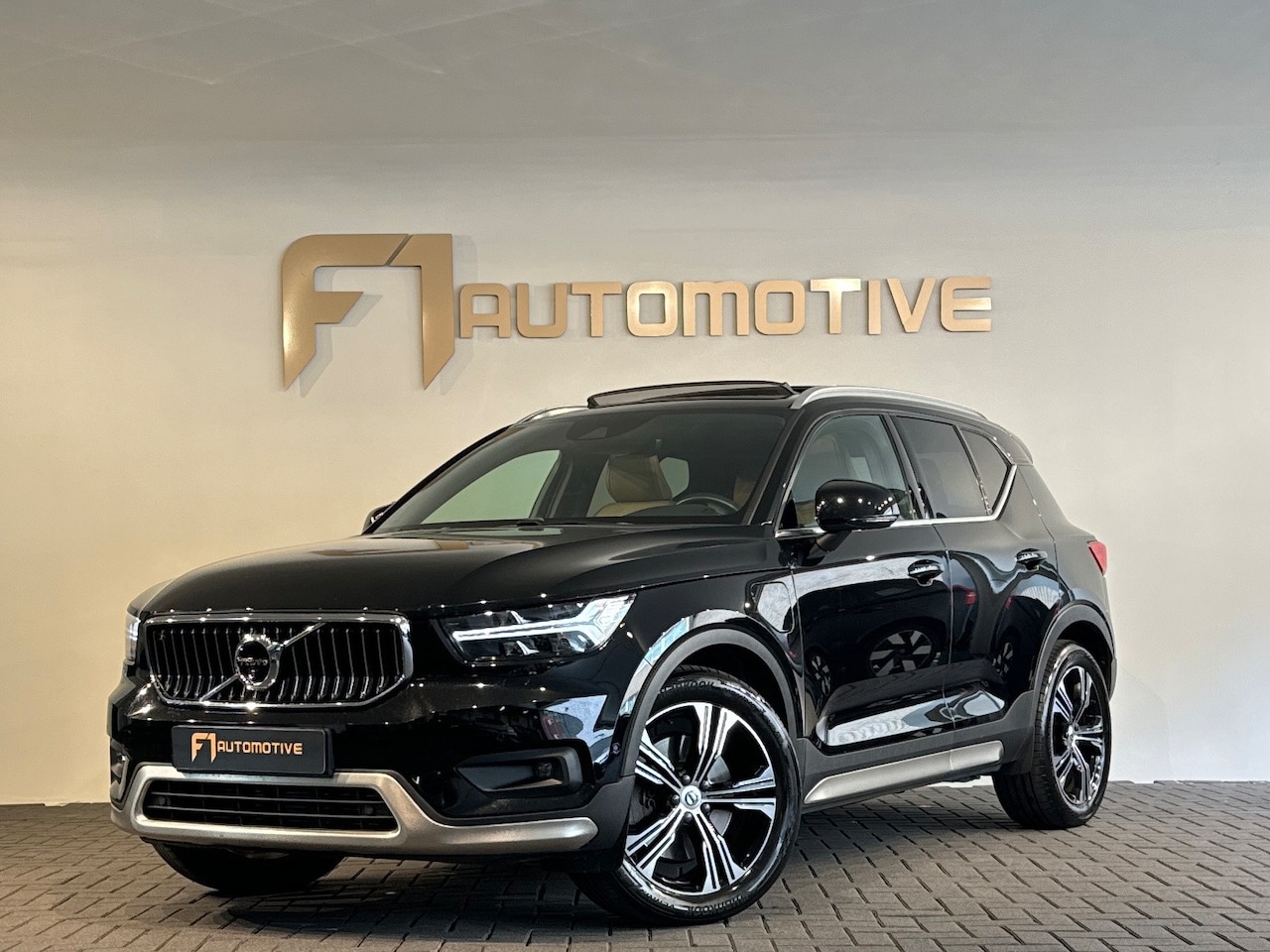 Volvo XC40 - 1.5 T5 Recharge R-Design Pano|Trekhaak|Blindspot|Memory|H/K|Keyless - AutoWereld.nl