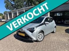 Toyota Aygo - 1.0 VVT-i x-play Airco/ Carplay/ Camera/ NAP