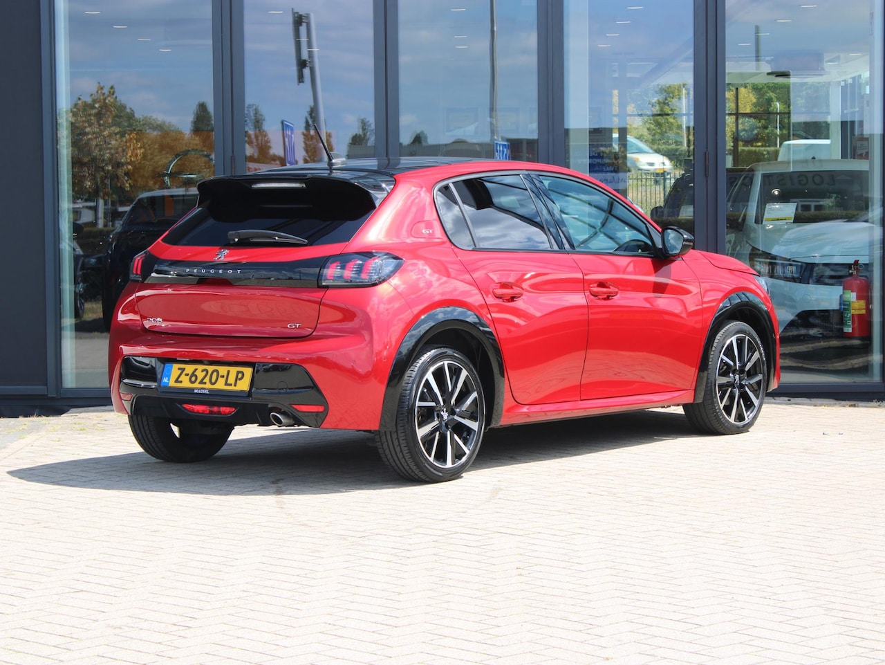 Peugeot 208 - 1.2 PureTech GT Pack | Stoel verwarming / Suede bekleding / Pano - AutoWereld.nl