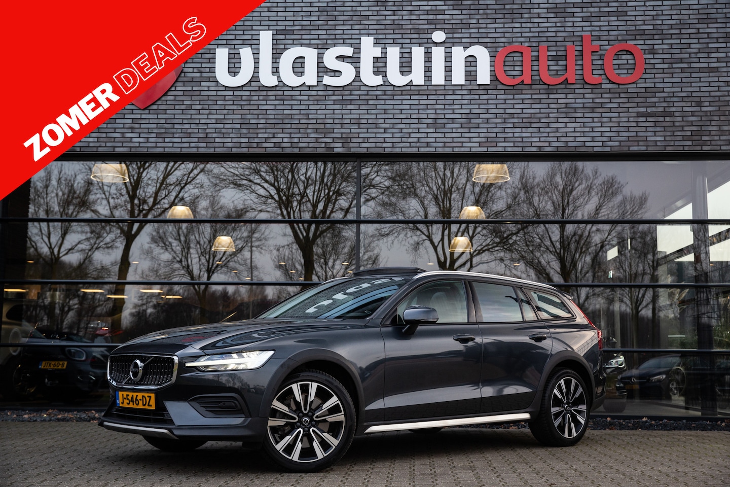 Volvo V60 Cross Country - 2.0 T5 AWD Inscription , Pano, H&K, Stoelventilatie, HUD, Massage, Carplay - AutoWereld.nl