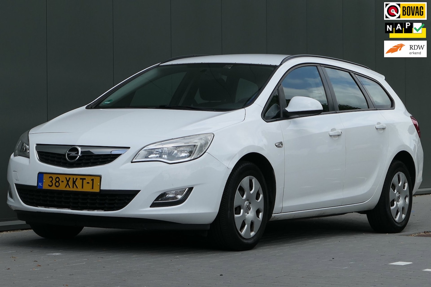 Opel Astra Sports Tourer - 1.4 Business + NAP Airco Cruise - AutoWereld.nl