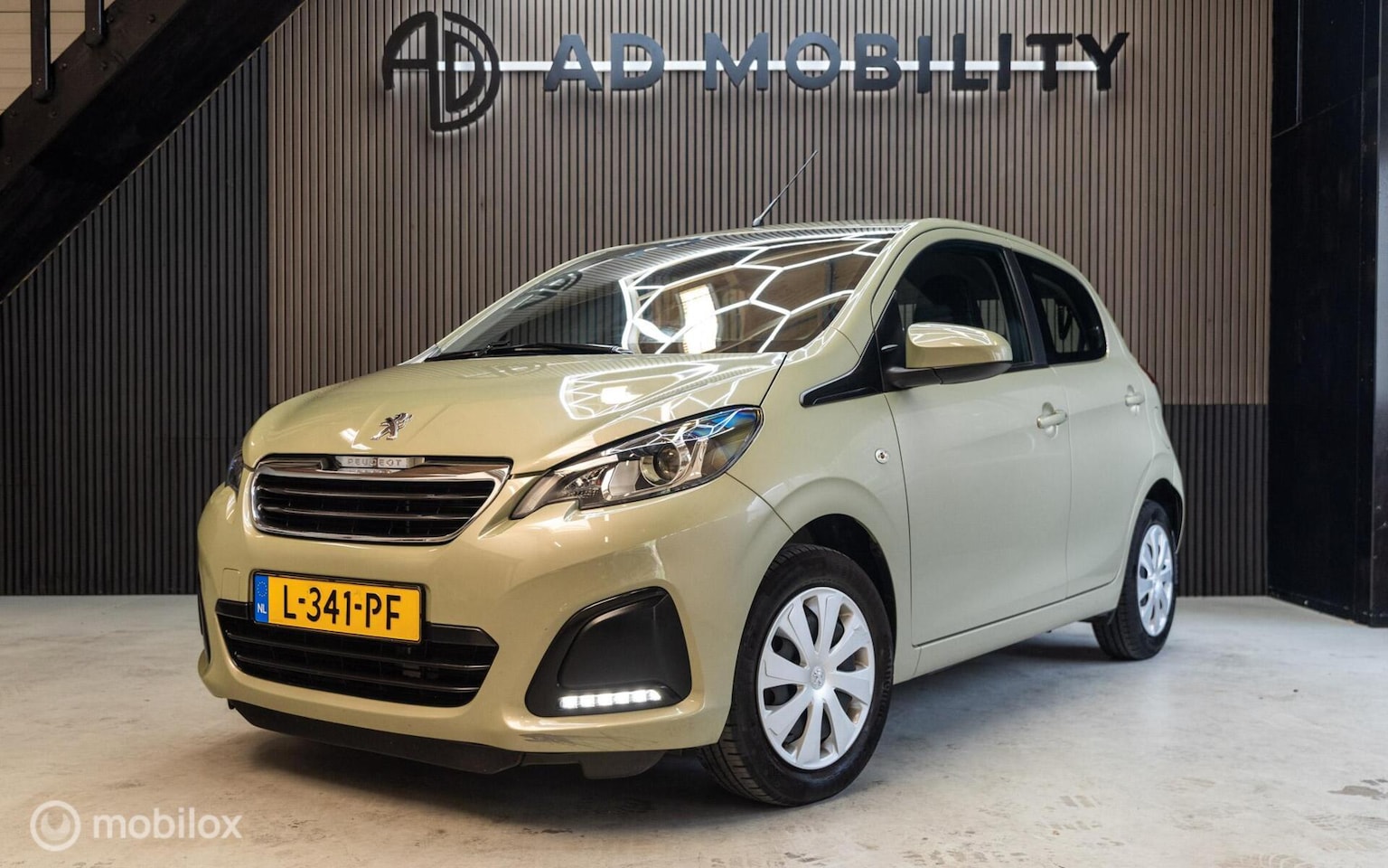 Peugeot 108 - 1.0 e-VTi Active Camera Carplay DAB+ - AutoWereld.nl