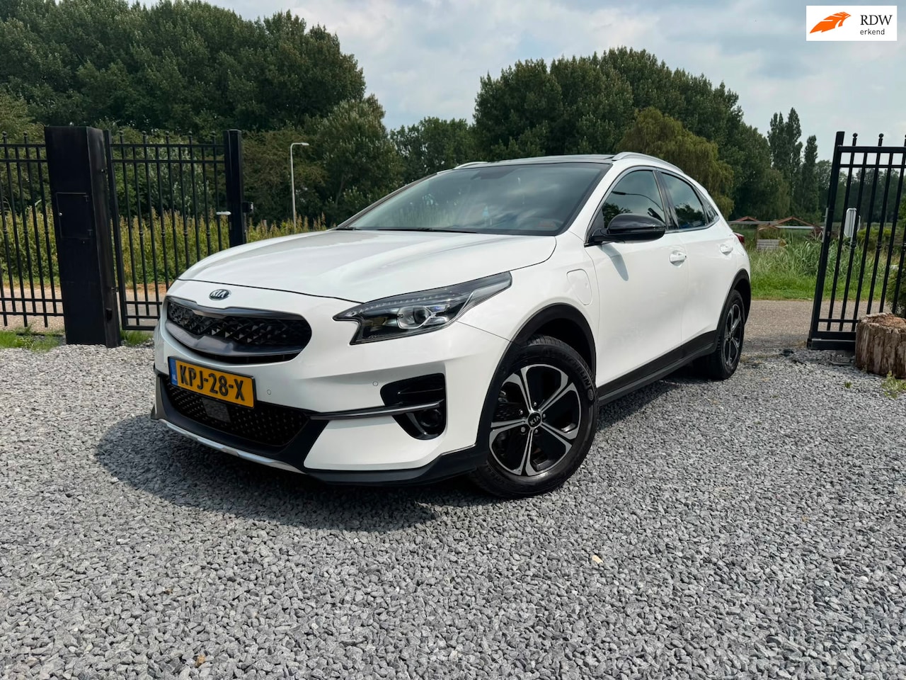 Kia XCeed - 1.6 GDi PHEV DynamicPlusLine / Panorma Dak / Stoelverwarming / Stuurverwarming/ VOL / - AutoWereld.nl