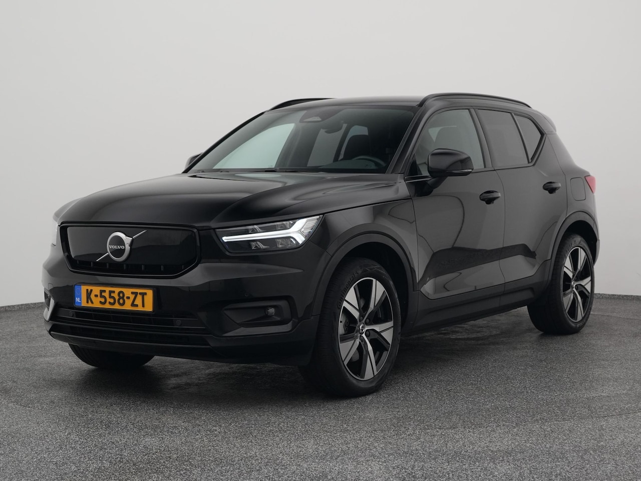 Volvo XC40 - Recharge P8 AWD R-Design | CAMERA | KEYLESS | STOEL- EN STUURVERW. - AutoWereld.nl