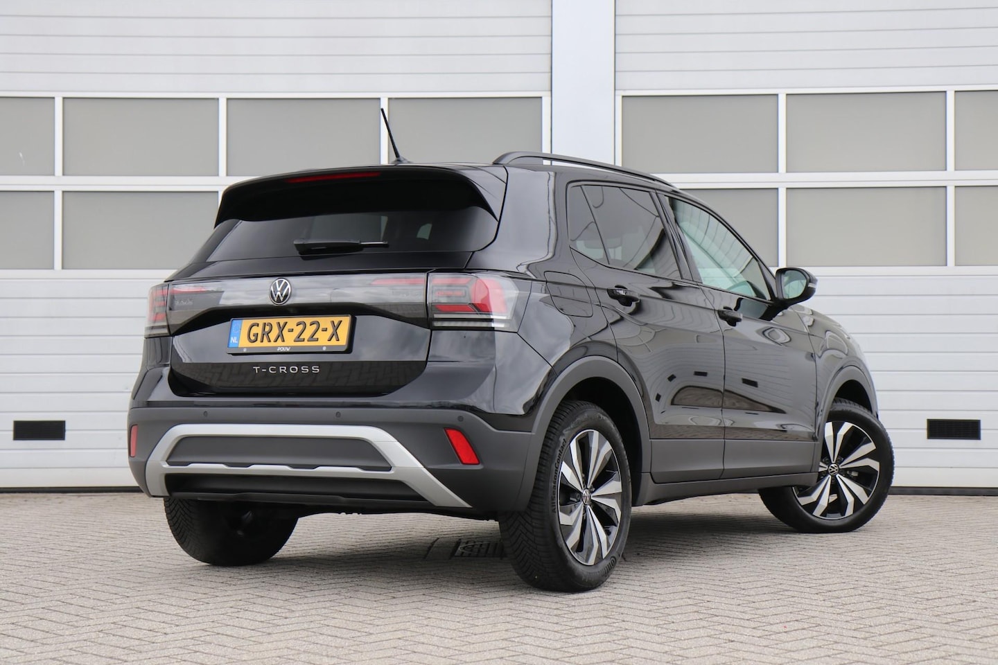 Volkswagen T-Cross - 1.0 TSI 95pk Life Edition | Trekhaak | App Connect | Achteruitrijcamera | Clima | Stoelver - AutoWereld.nl