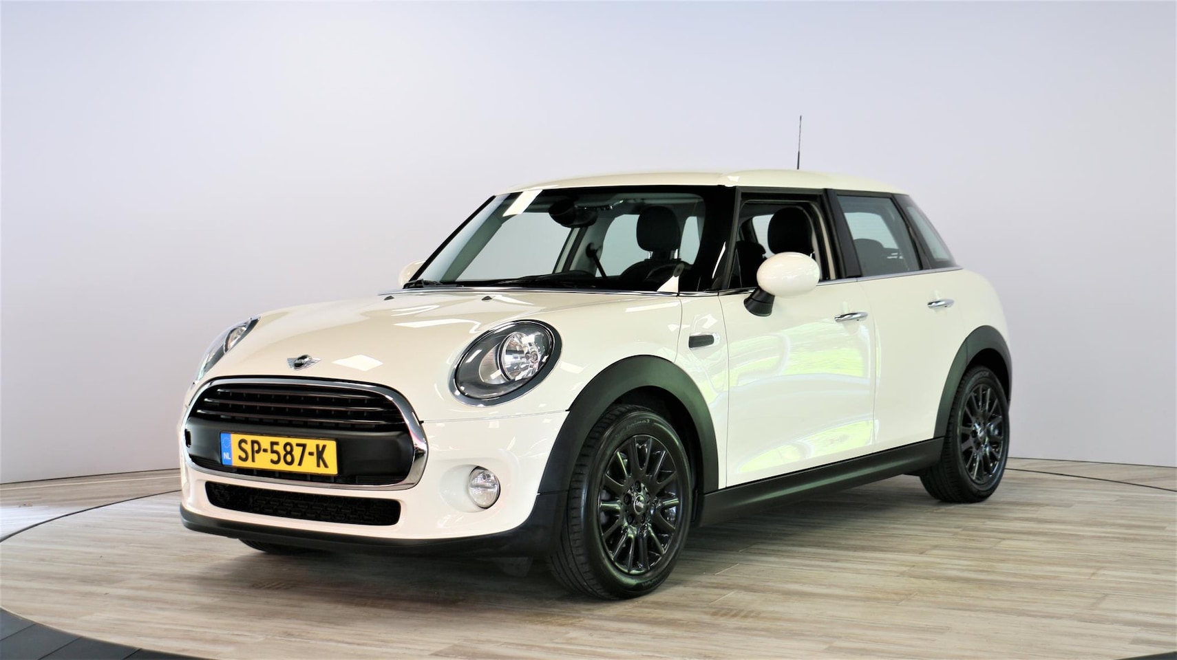 MINI 5-Deurs - 1.2 One | Cruise | Airco | PDC - AutoWereld.nl