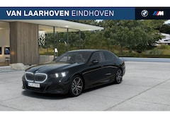 BMW 5-serie - 530e M Sport Automaat / Panoramadak / Trekhaak / Parking Assistant Plus / Adaptieve LED /