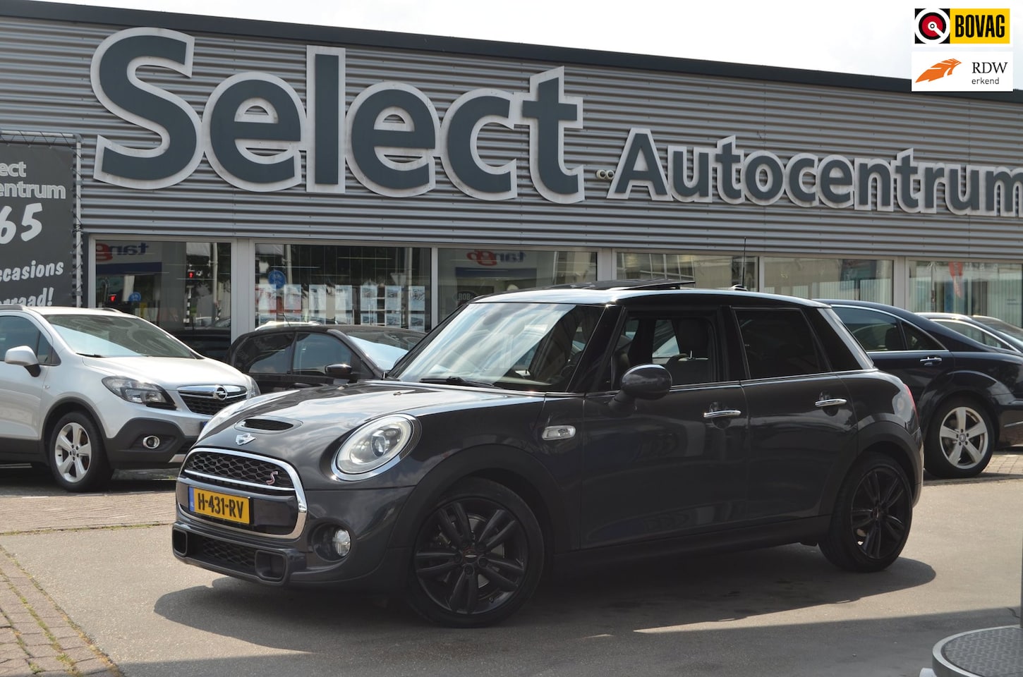 MINI 5-Deurs - 2.0 Cooper S Pepper Serious Business|AUTOMAAT|PANO|LEDER|STOELVERW.|NAVI|PDC - AutoWereld.nl