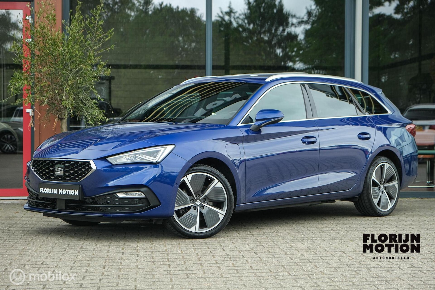 SEAT Leon Sportstourer - 1.4 TSI eHybrid PHEV Xcellence | Stoelverwarming | Camera | PANO | Trekhaak | Ambient verl - AutoWereld.nl