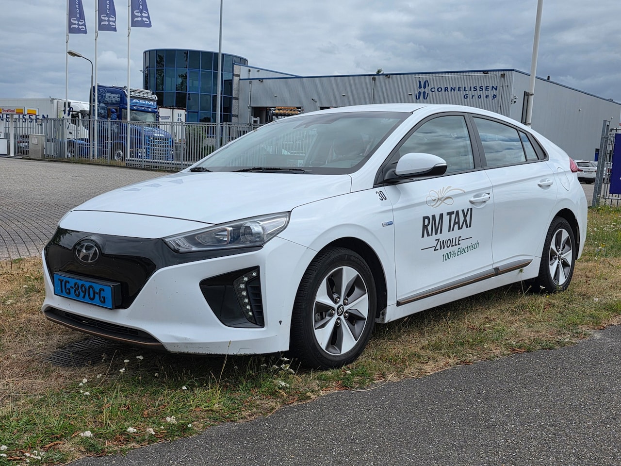 Hyundai IONIQ - Comfort EV 120pk |ACC|1e EIGENAAR|Camera|DAB+|ClimateControl| - AutoWereld.nl