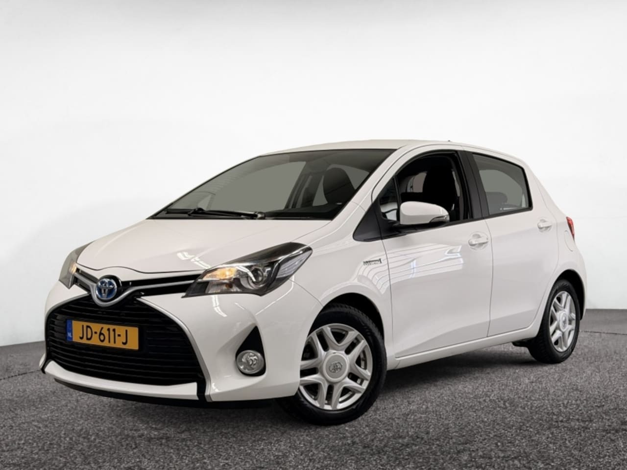 Toyota Yaris - 1.5 Hybrid Aspirat| Camera| Trekhaak| Cruise| Climate - AutoWereld.nl