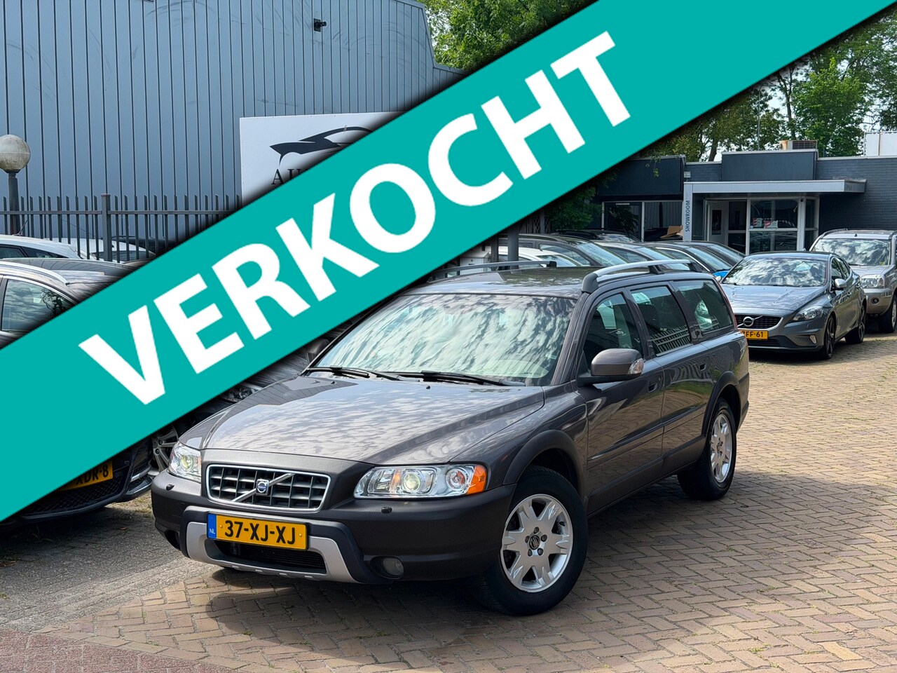 Volvo XC70 - 2.4 D5 Aut/Leer/Cruise/ stoelverwarming/Terekhaak/Nap/Nieuw Apk - AutoWereld.nl