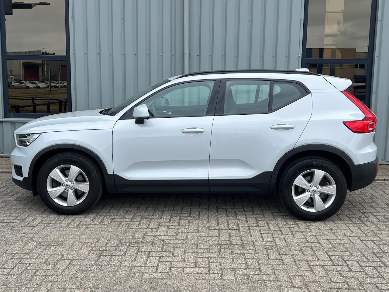 Volvo XC40 - 1.5 T2 Momentum - Camera achter - Stoelverwarming - Stuurverwarming - Cruisecontrol - Rese - AutoWereld.nl