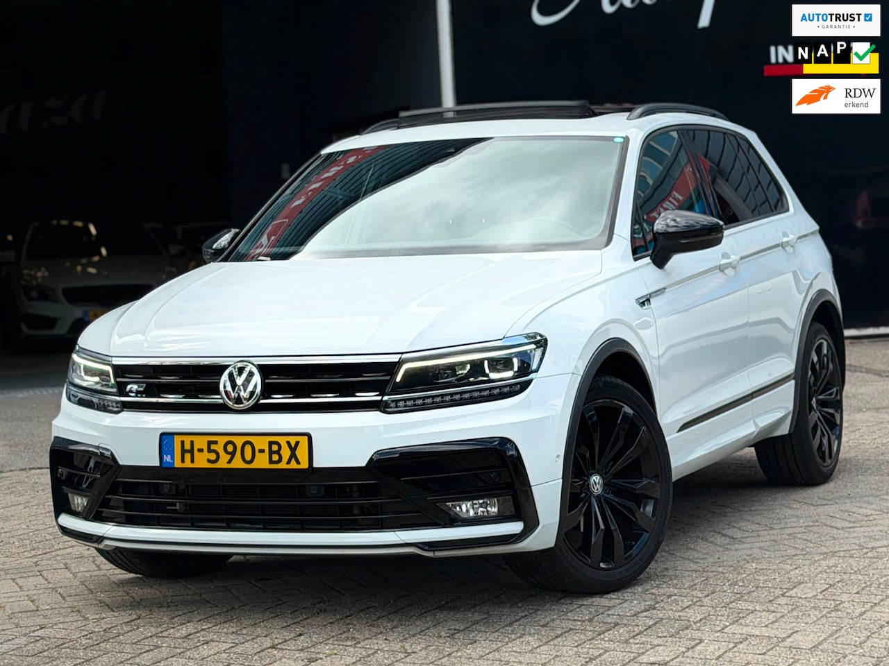 Volkswagen Tiguan - 1.5 TSI ACT Highline Business R AUTOMAAT PANO/KEYLESS/STOELVERW. | KEURIGE AUTO ! - AutoWereld.nl