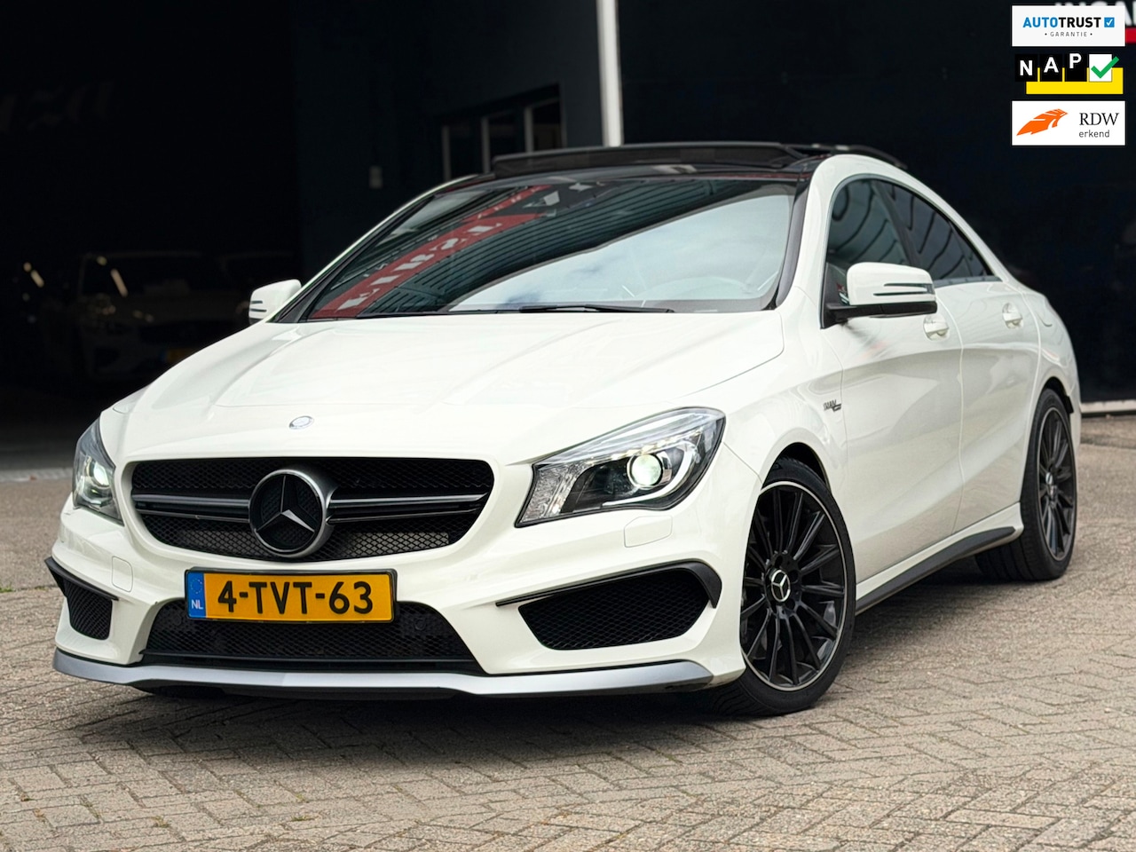 Mercedes-Benz CLA-Klasse - AMG 45 4MATIC PANO/SCHAALSTOELEN/MEMORY/LINE-ASSIST | NETTE AUTO ! - AutoWereld.nl