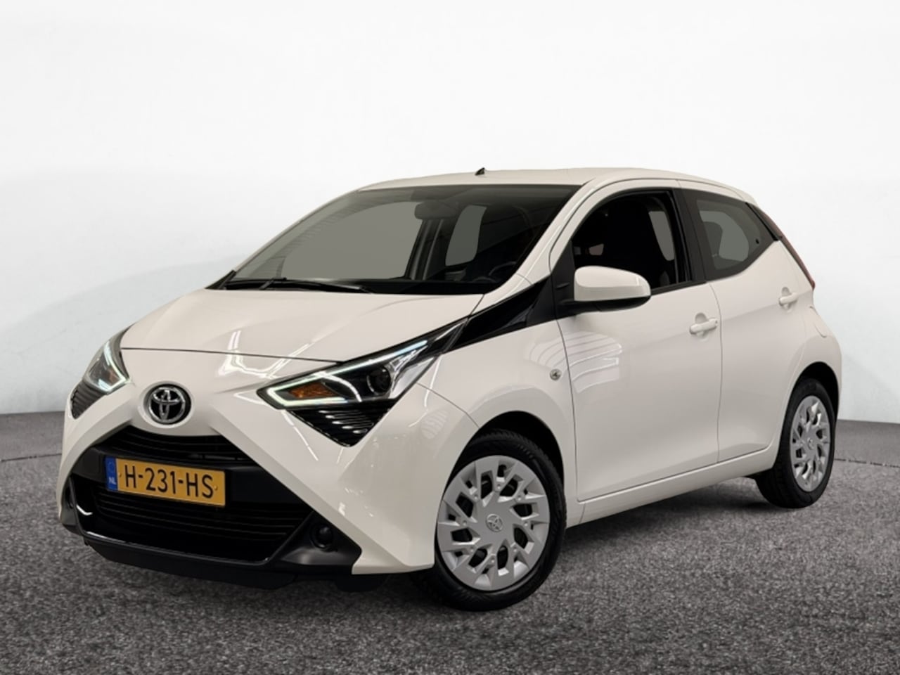 Toyota Aygo - 1.0 VVT-i x-play| Camera| CarPlay| Cruise| Airco - AutoWereld.nl