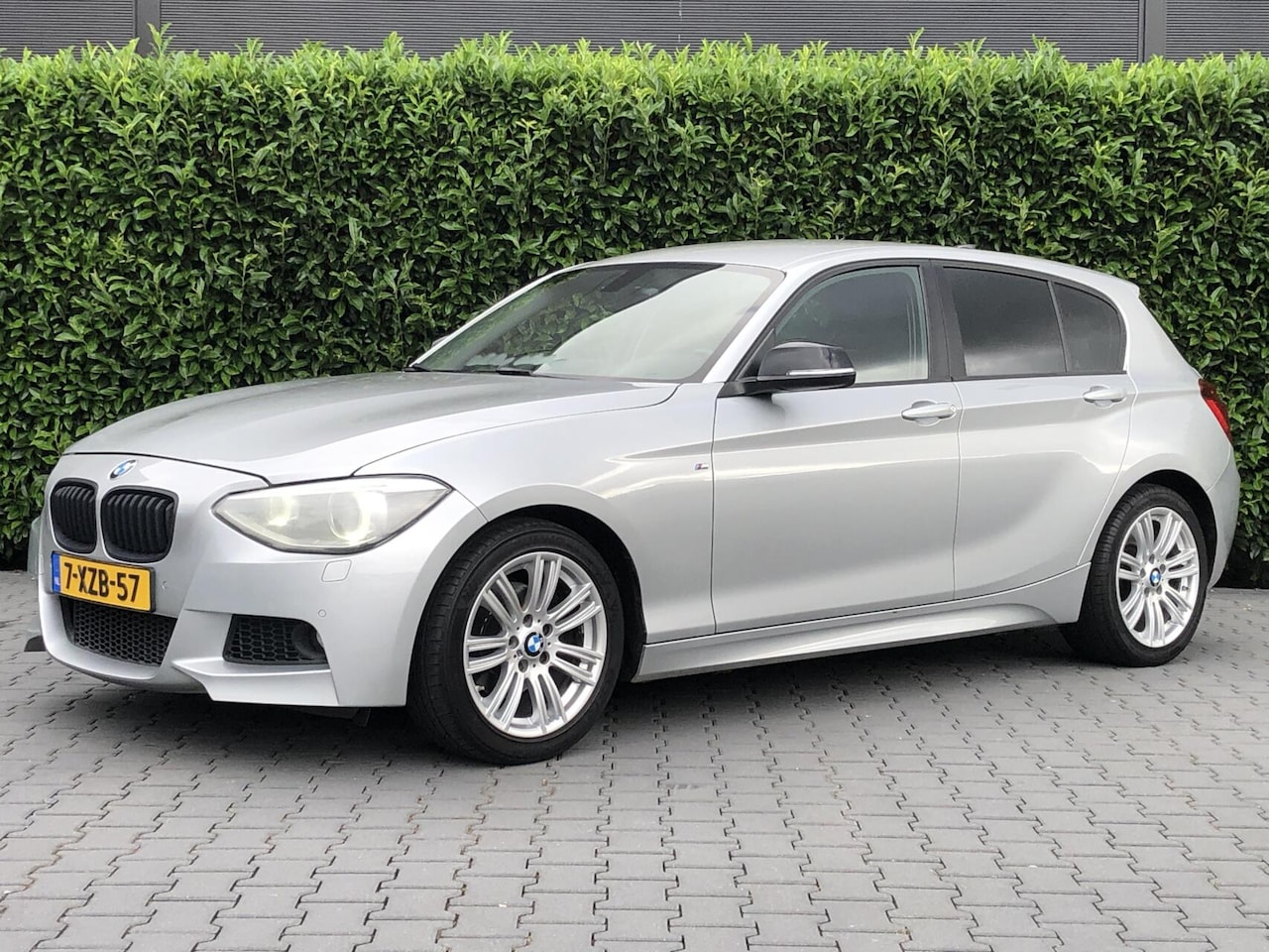 BMW 1-serie - 118i Business+ NIEUW MODEL, M PAKKET, NAVI, CRUISE, PDC V+A, LM VELGEN 17", XENON, STOELVE - AutoWereld.nl