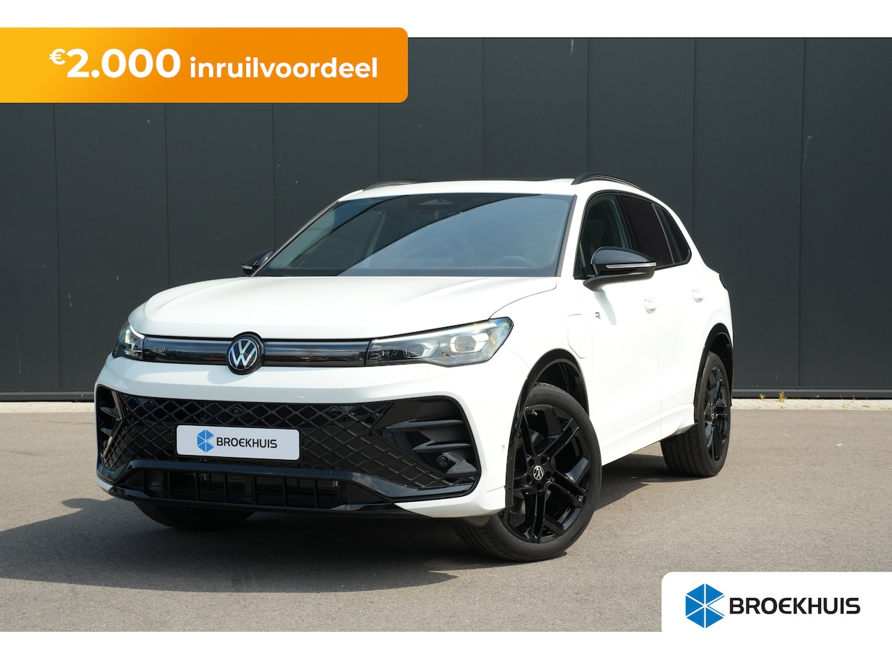 Volkswagen Tiguan - R-Line Edition - eHybrid | 'App-Connect' draadloze smartphone integratie | Achteruitrijcam - AutoWereld.nl