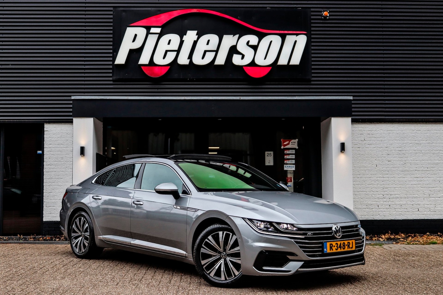 Volkswagen Arteon - 2.0 TSI 3x R-Line PANO ACC CARPLAY - AutoWereld.nl