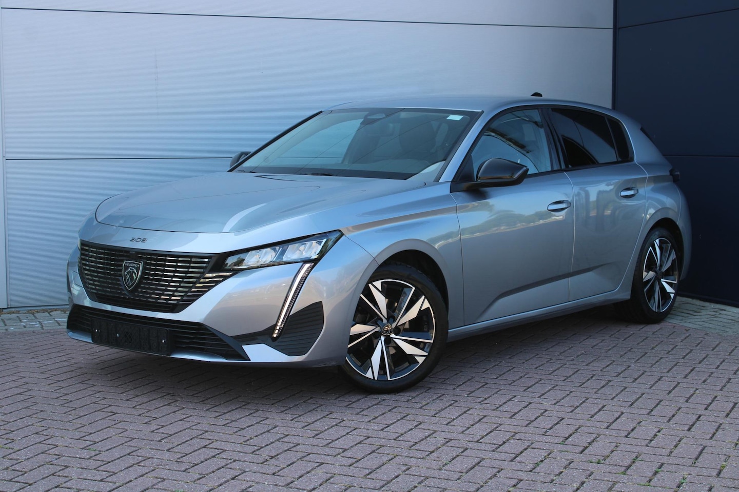 Peugeot 308 - 1.2 PureTech Allure NAVIGATIE - ACHTERUITRIJCAMERA - AutoWereld.nl