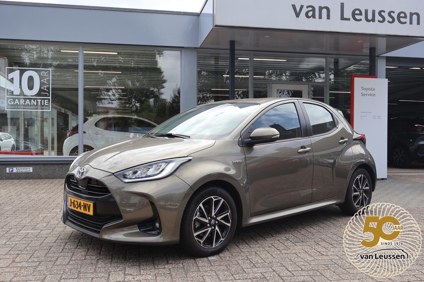 Toyota Yaris - 1.5 HYBRID FIRST EDITION KEYLESS LED KOPLAMPEN CLIMA CAMERA APPLE/ANDROID AD-CRUISE - AutoWereld.nl