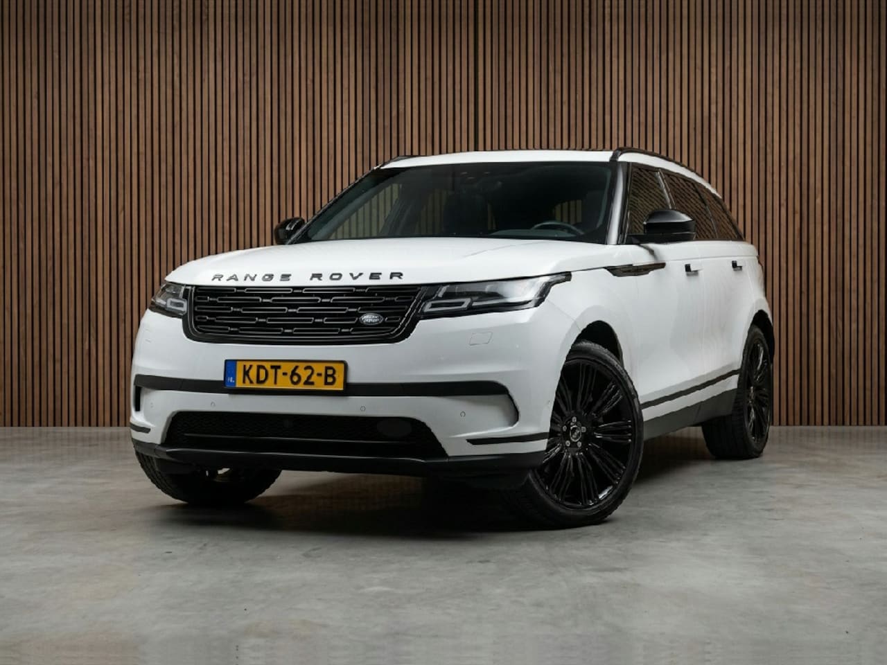 Land Rover Range Rover Velar - 2.0 P400e S Schuif-kanteldak / leer / Memory seats / 22 inch Velgen - AutoWereld.nl