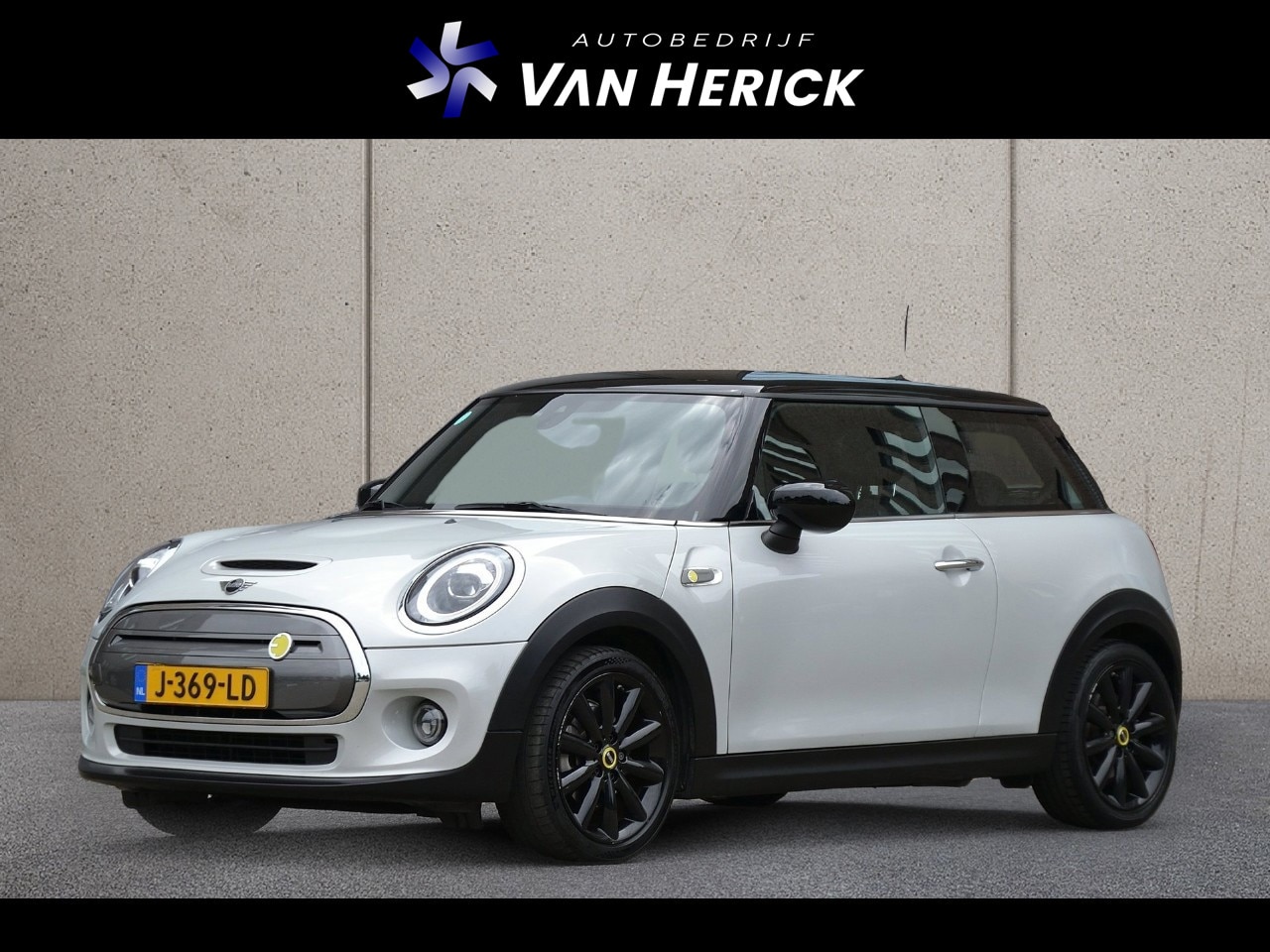 MINI Electric - Essential 33 kWh | Navigatie | Stoelverwarming | Achteruitrijcamera | LED - AutoWereld.nl