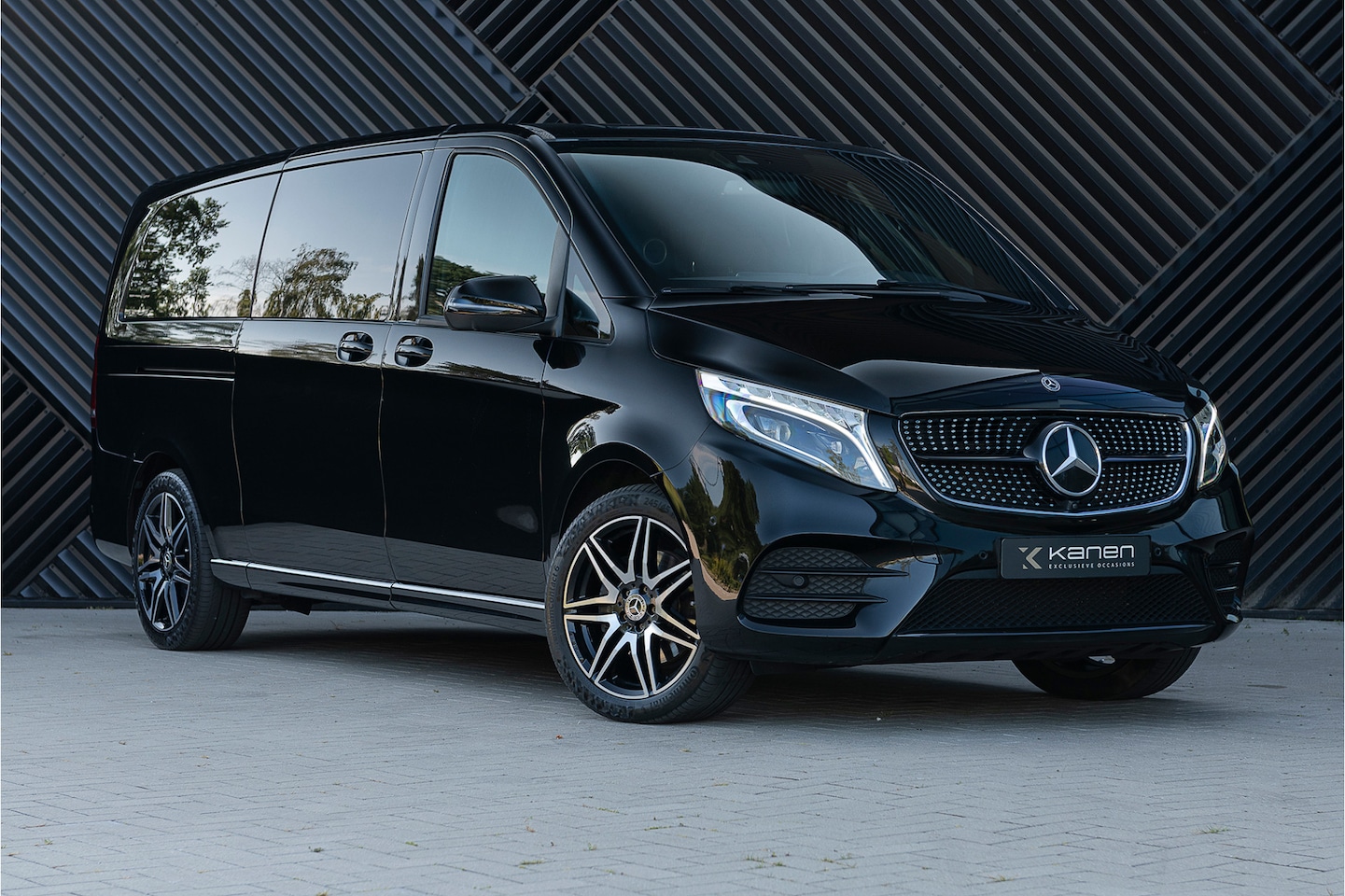 Mercedes-Benz V-klasse - 300d AMG 4-MATIC Extra Lang DC ACC 360 Luchtv. Stoelvent. Memory Standkach. Trekhaak - AutoWereld.nl