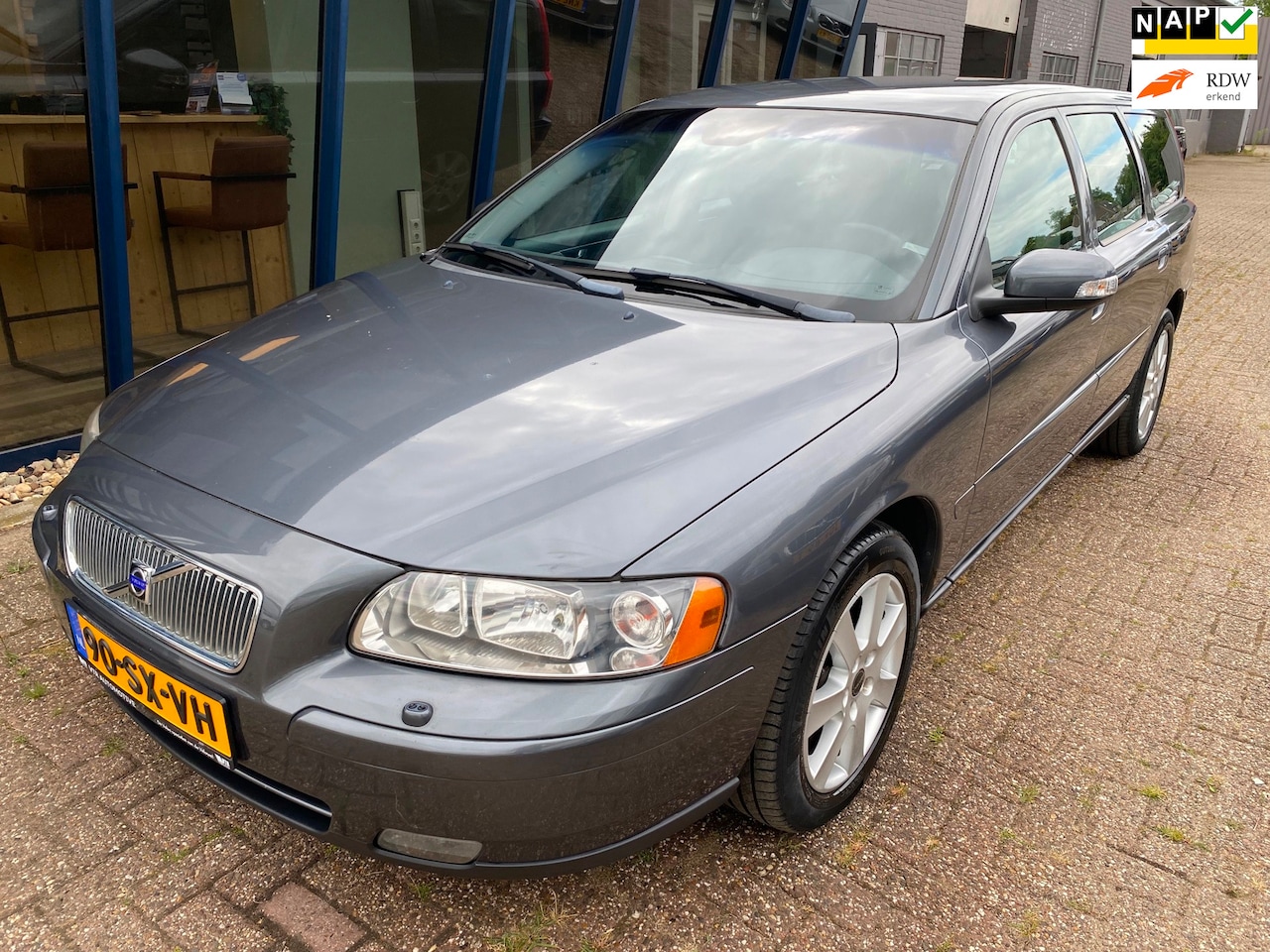 Volvo V70 - 2.4 Edition II LEER / NAVI / PDC - AutoWereld.nl