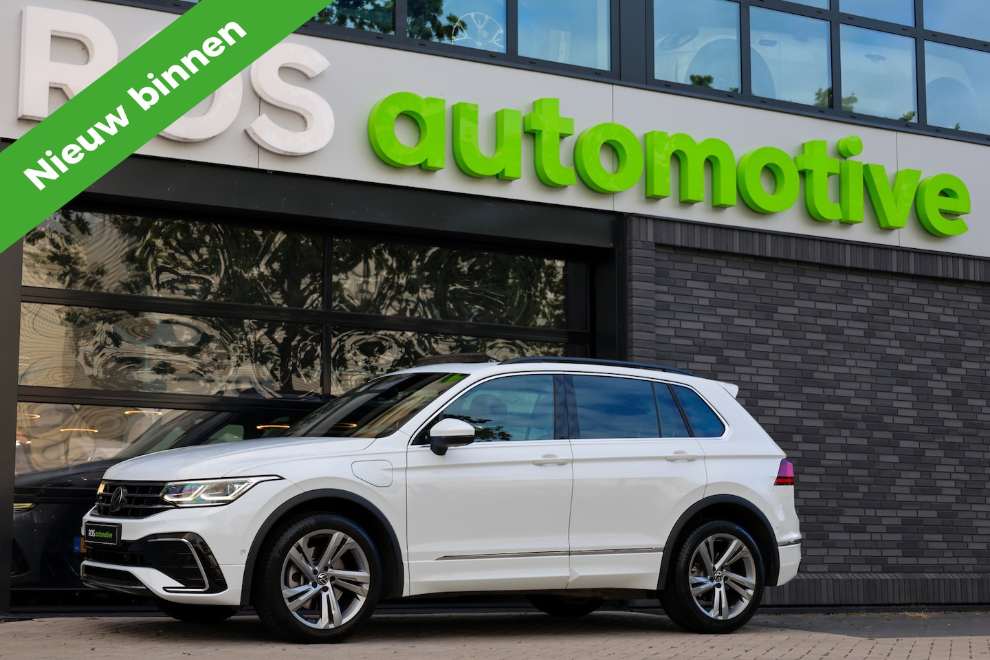 Volkswagen Tiguan - 1.4 TSI eHybrid R-Line Business | BTW | PANORAMADAK | IQ-LIGHT | KEYLESS | ACC | ELEK KOFF - AutoWereld.nl