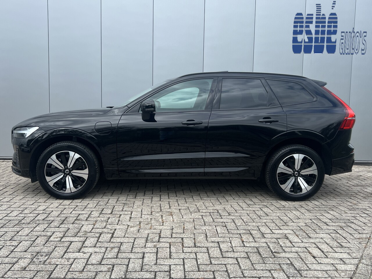 Volvo XC60 - 2.0 T8 455 Pk AWD Plus Dark 2.0 T8 455 Pk AWD Plus Dark Navigatie Trekhaak Panoramdak Elek - AutoWereld.nl