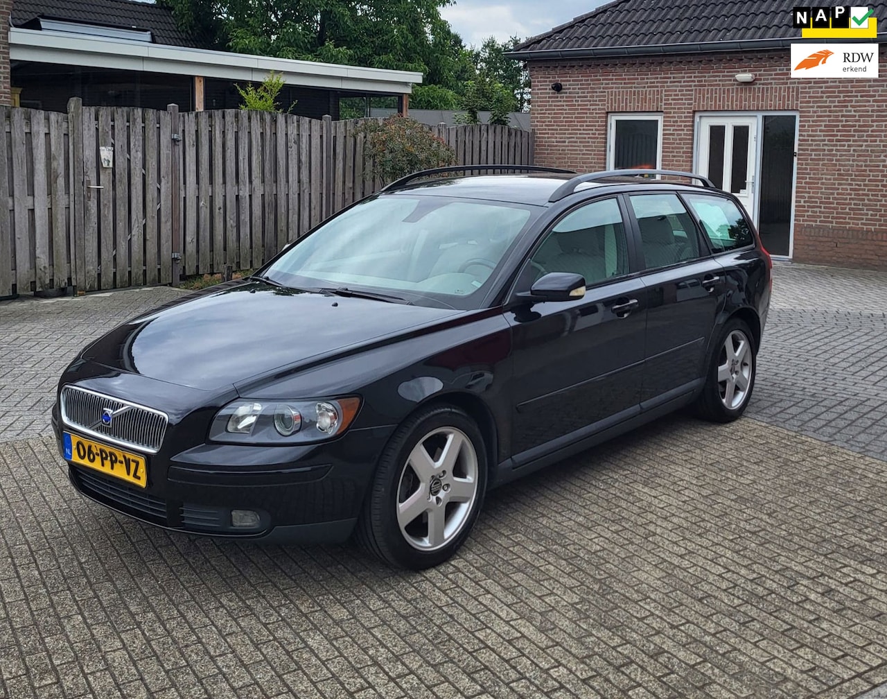 Volvo V50 - 2.4 Momentum 2.4 Momentum, Clima, CruisC, Trekhaak, BT/Parrot! - AutoWereld.nl