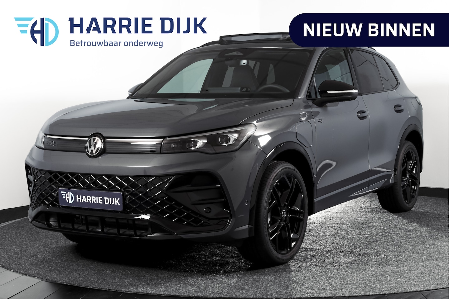 Volkswagen Tiguan - 1.5 eHybrid R-Line Edition 272 PK | Black Style | 15 inch Navi | Elek. Trekhaak | IQ Light - AutoWereld.nl