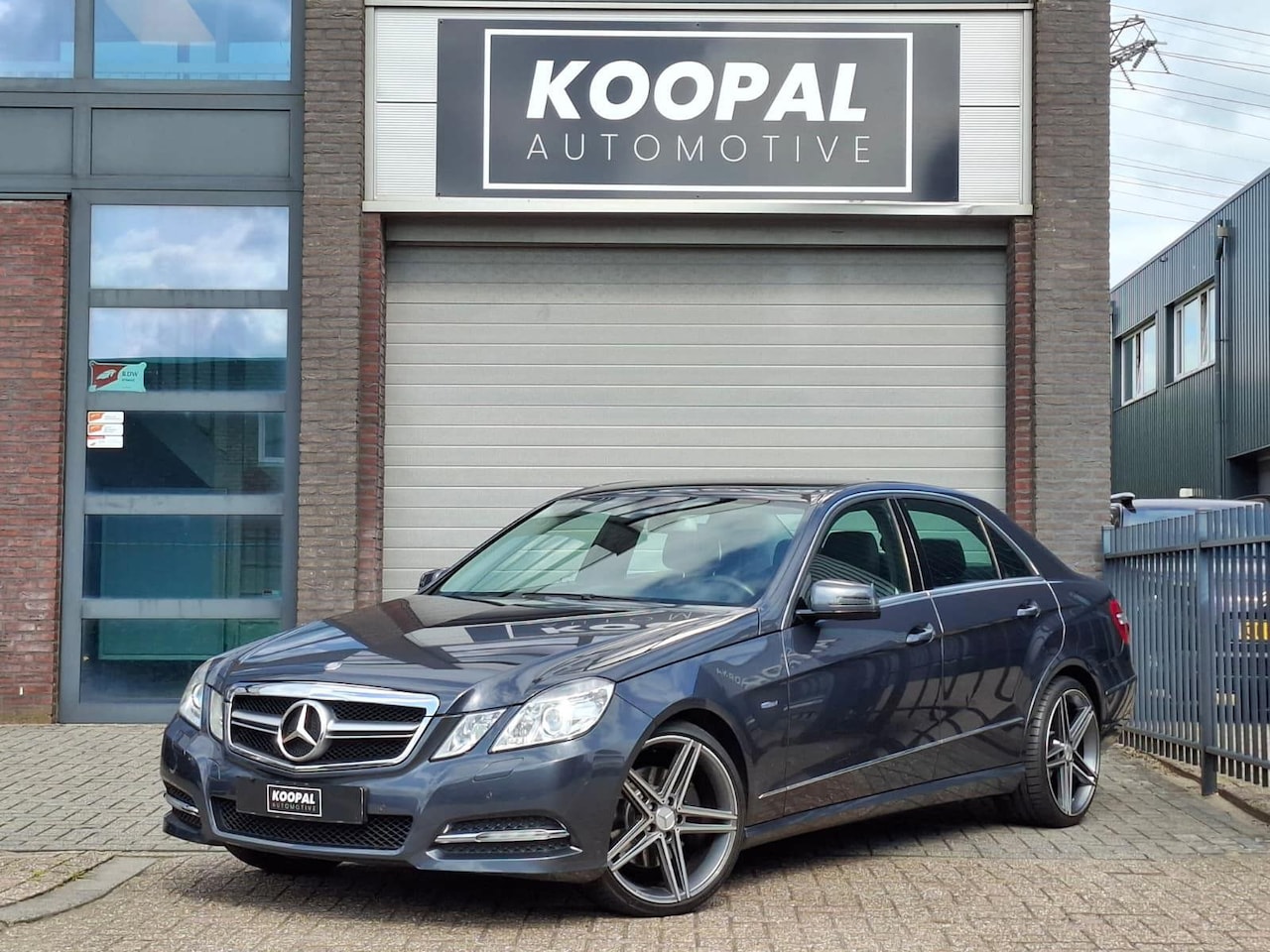 Mercedes-Benz E-klasse - 200 CGI Edition Sport | Bi-Xenon | AMG-Styling | NAP - AutoWereld.nl