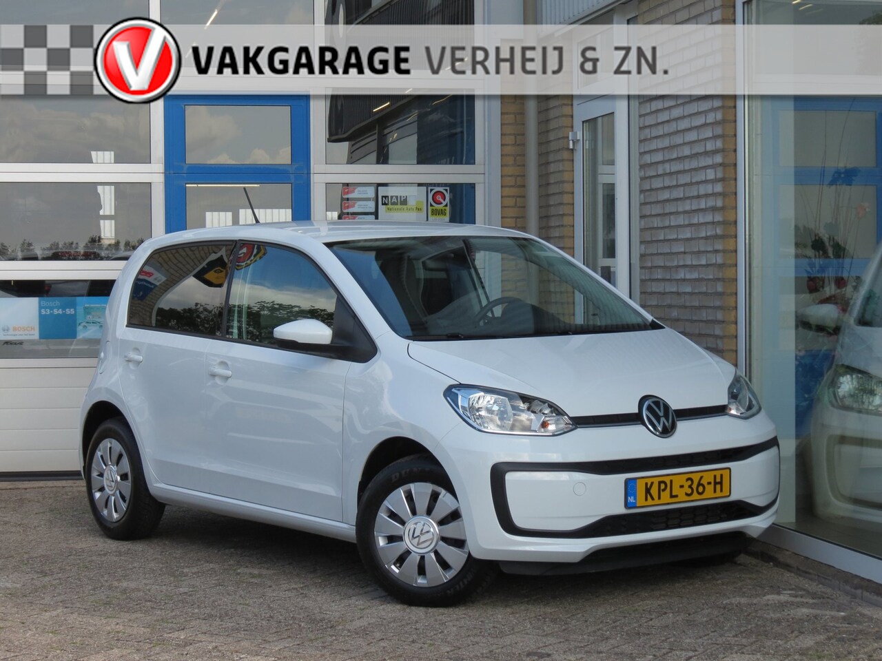 Volkswagen Up! - 1.0 Airco|Elect. Ramen|BlueTooth|Getint Glas|5 Drs. - AutoWereld.nl