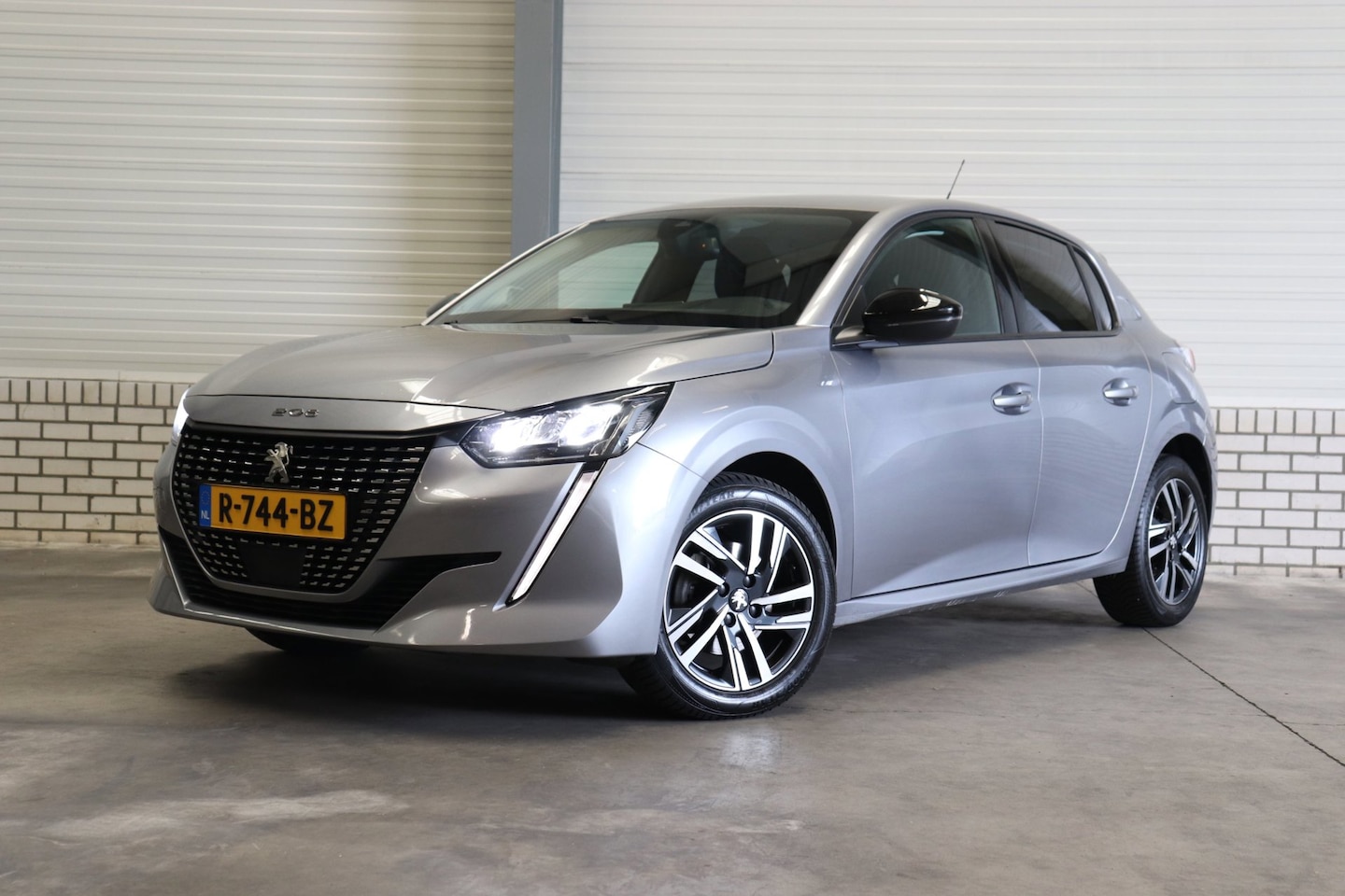 Peugeot 208 - 1.2 PureTech Allure Pack NW APK / CARPLAY / CAMERA / NAVI / KEYLESS - AutoWereld.nl