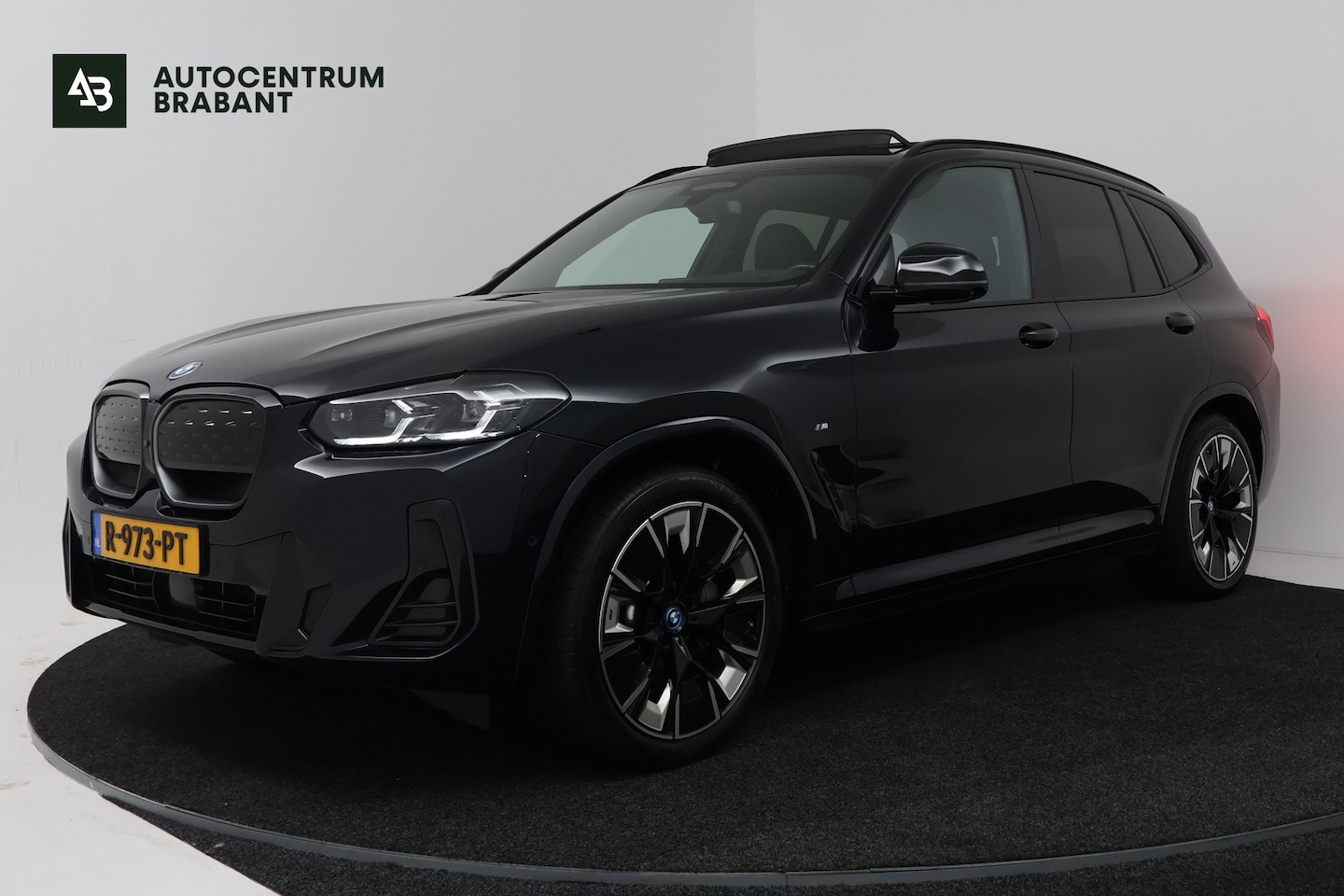 BMW iX3 - High Executive 80 kWh (PANORAMADAK, TREKHAAK, H&K AUDIO, CRUISE ADAPTIEF, CAMERA, STOELVER - AutoWereld.nl
