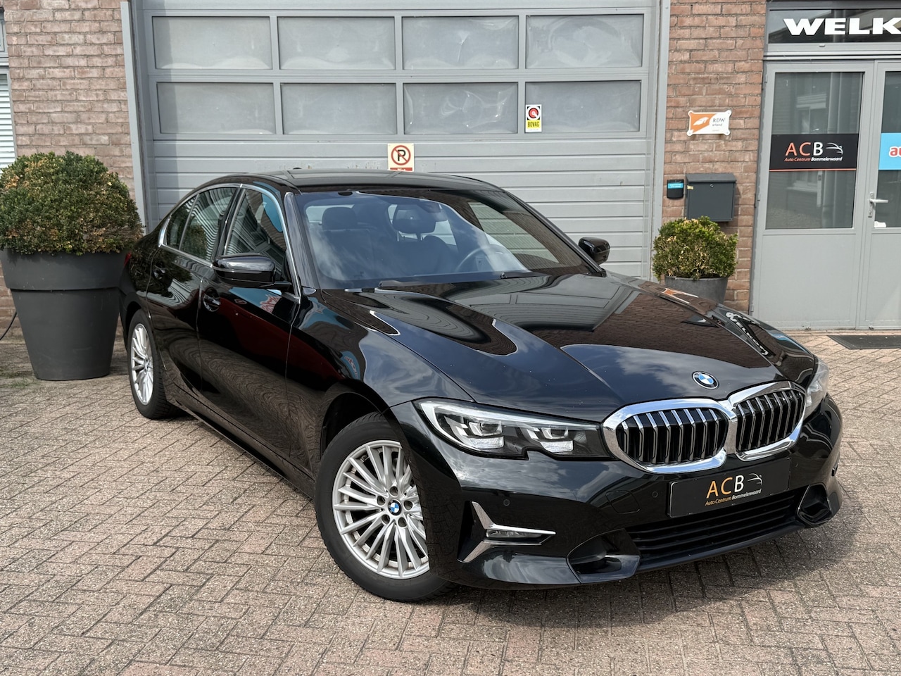 BMW 3-serie - 320i Executive Edition Automaat / Leder / Sportstoelen. - AutoWereld.nl