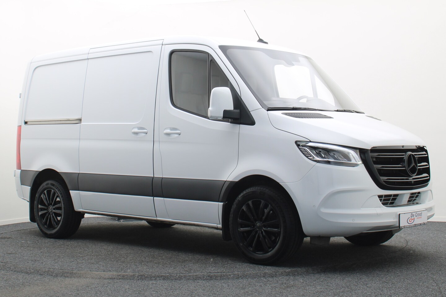 Mercedes-Benz Sprinter - 317 CDI L1H1 RWD Leer, 360° Camera, 3-Zits, Cruise, Standkachel, Apple Carplay, Trekhaak, - AutoWereld.nl