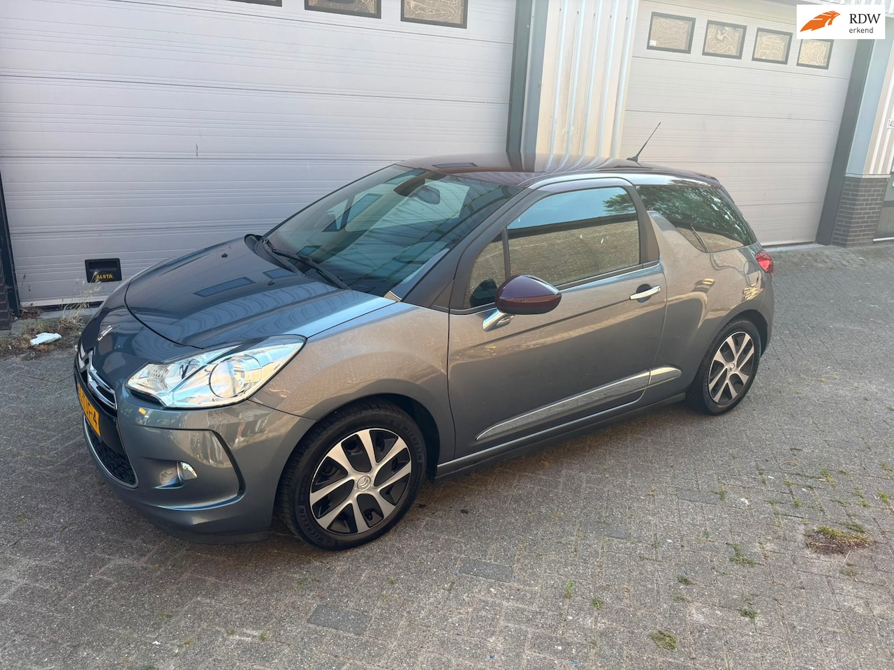 Citroën DS3 - 1.6 e-HDi So Chic! Nw koppeling! Airco! Boekjes! - AutoWereld.nl