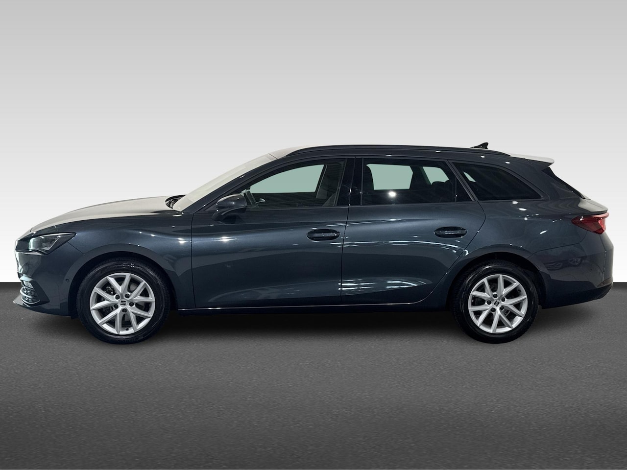 SEAT Leon Sportstourer - 1.5 TSI 130pk Style Business Intense ISO-fix | Parkeersensoren voor & achter | Metallic la - AutoWereld.nl