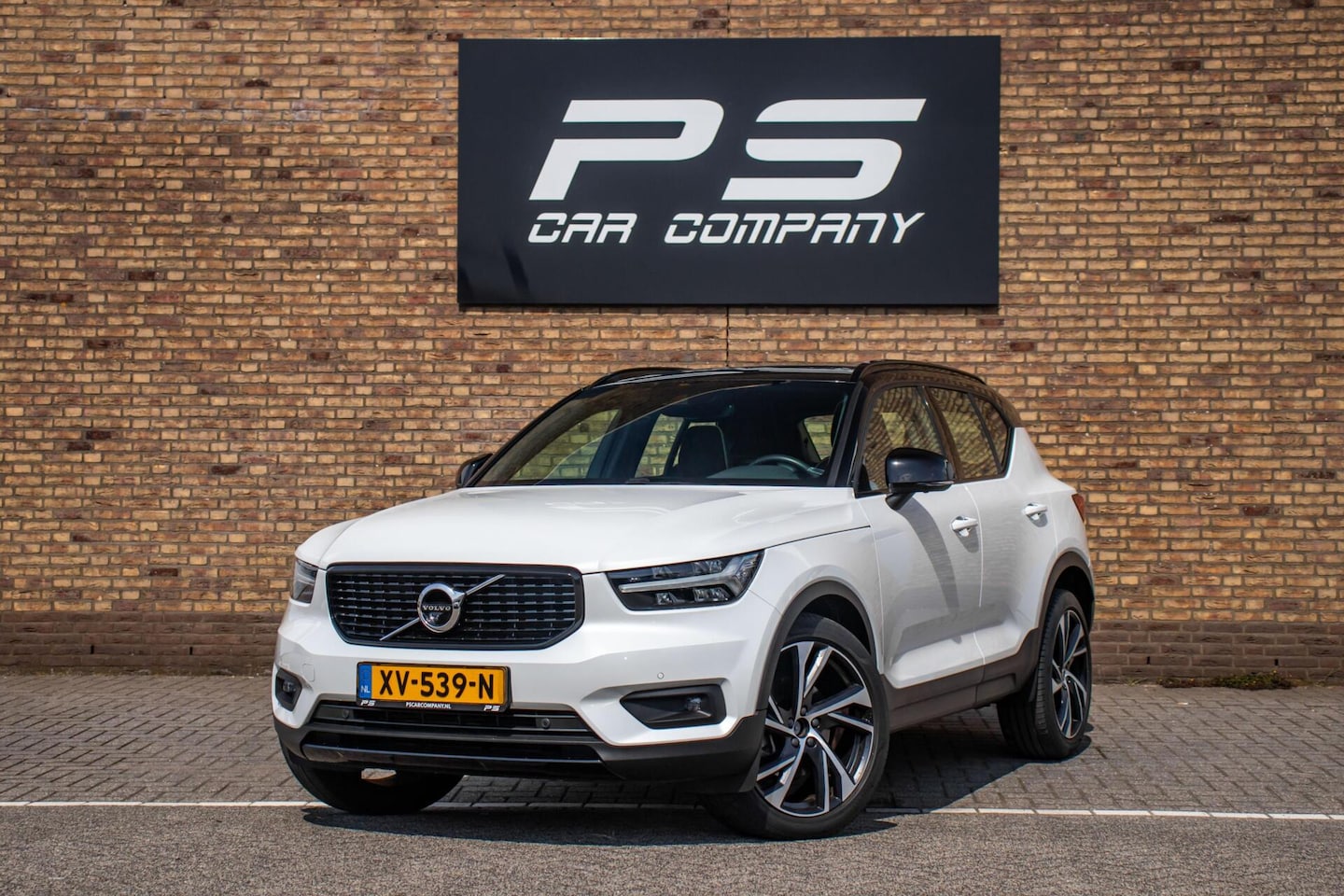 Volvo XC40 - 2.0 T4 R-Design 2.0 T4 R-Design, Orig. NL, Pano, Leder, Keyless - AutoWereld.nl