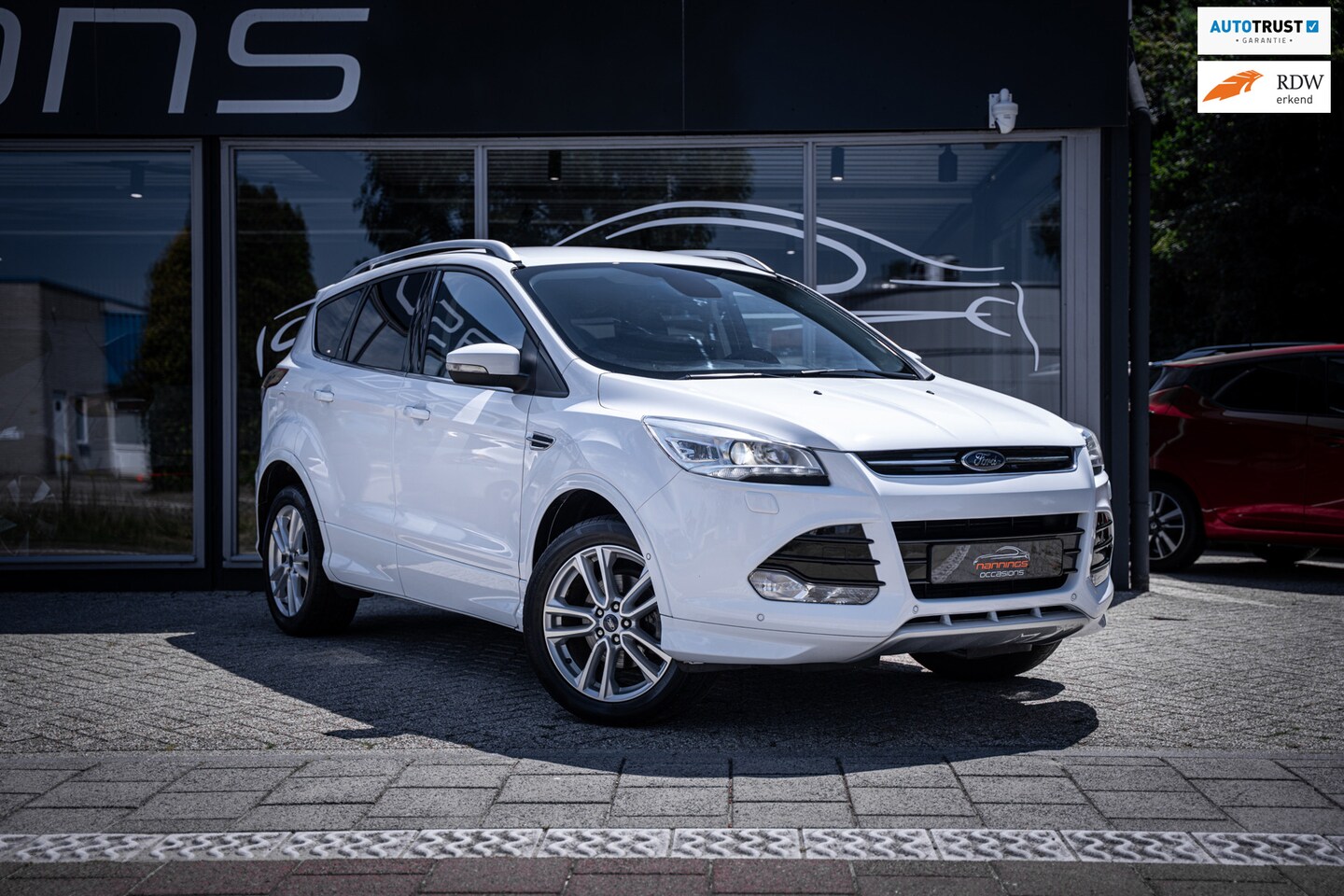 Ford Kuga - 1.5 Titanium Styling Pack|Nieuwe Disr|Camera|Keyless|Climate|Navi|Stoelverw|Half Leder - AutoWereld.nl