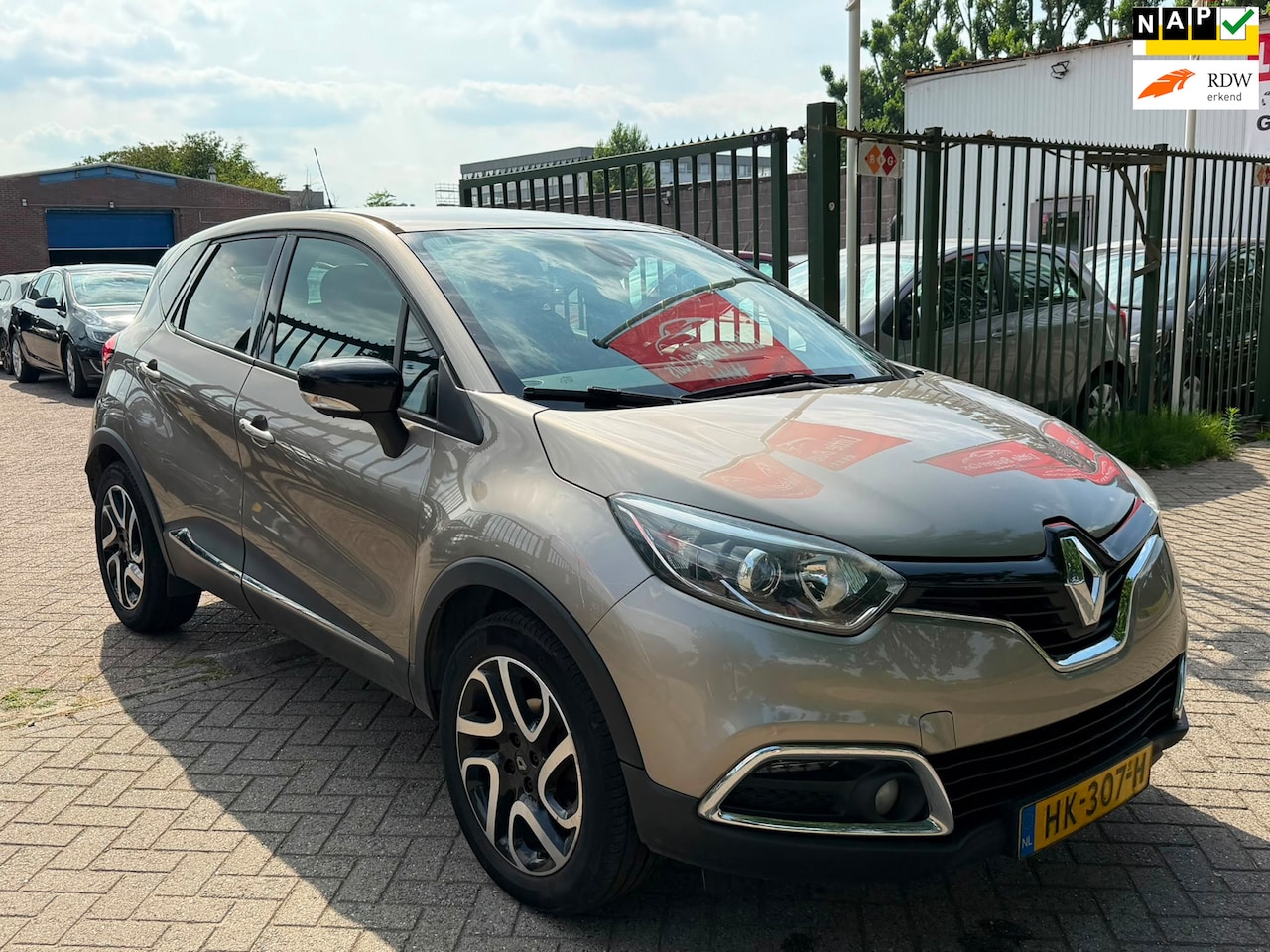 Renault Captur - 0.9 TCe Dynamique 1e eigenaar dealer onderhouden airco cruis control navigatie parkeer sen - AutoWereld.nl