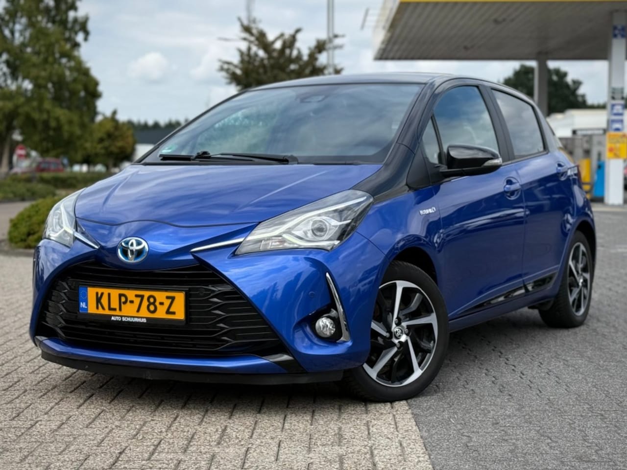 Toyota Yaris - 1.5 HYBRID A/T CAMERA BI-TONE - AutoWereld.nl