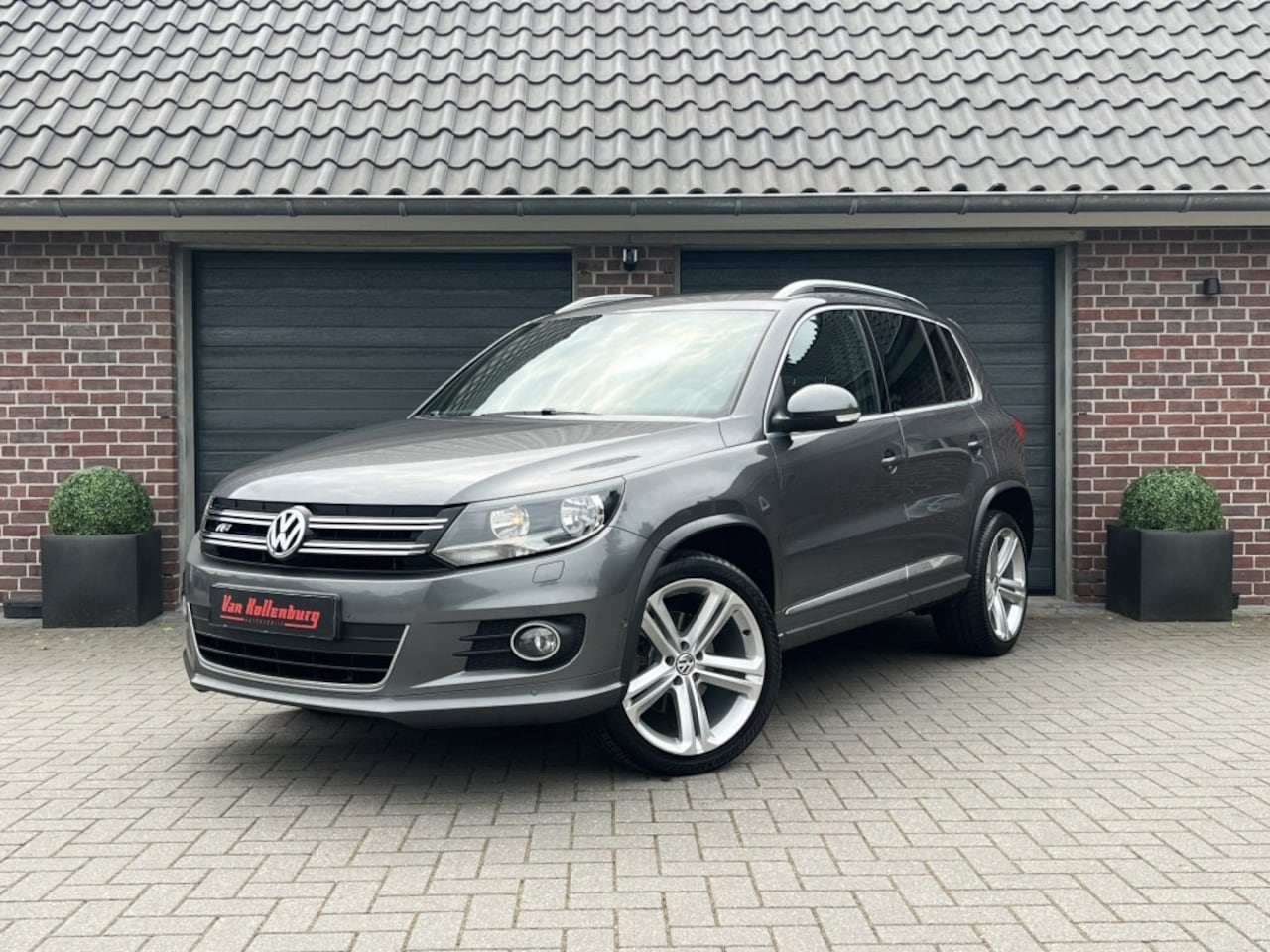 Volkswagen Tiguan - 1.4 TSI R-LINE 160 PK 4MOTION TREKHAAK 19 INCH TOPSTAAT. - AutoWereld.nl