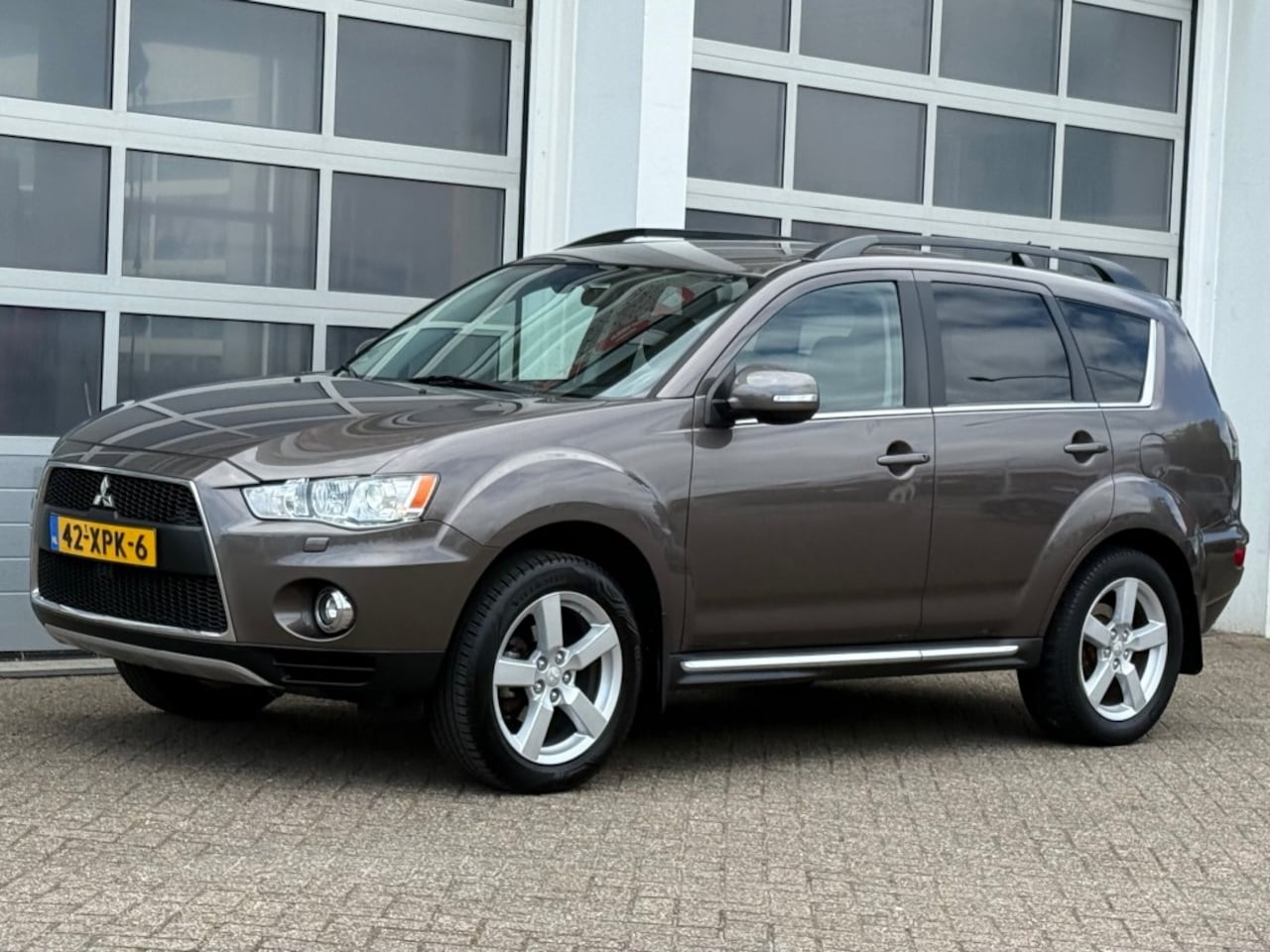 Mitsubishi Outlander - 2.0 Edition One 147PK Xenon Clima Cruise Trekhaak Keurige auto! - AutoWereld.nl