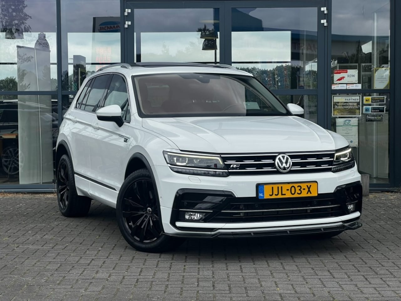 Volkswagen Tiguan - 2.0 TSI 4M. HL BUS R - AutoWereld.nl