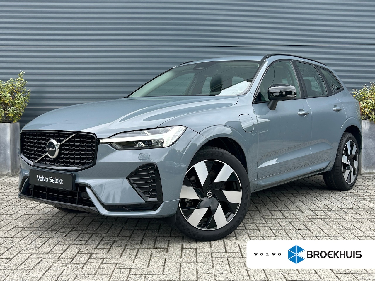 Volvo XC60 - 2.0 T6 Plug-in hybrid AWD Ultimate Dark | Pano | HU-Display | Stoel & stuurverwarming | Me - AutoWereld.nl