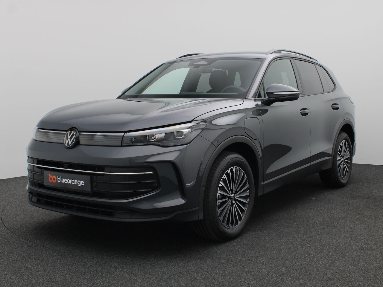 Volkswagen Tiguan - 1.5 eHybrid Life Edition 204PK DSG Trekhaak, 360gr. Camera, Keyless, Elektr. Achterklep, 1 - AutoWereld.nl